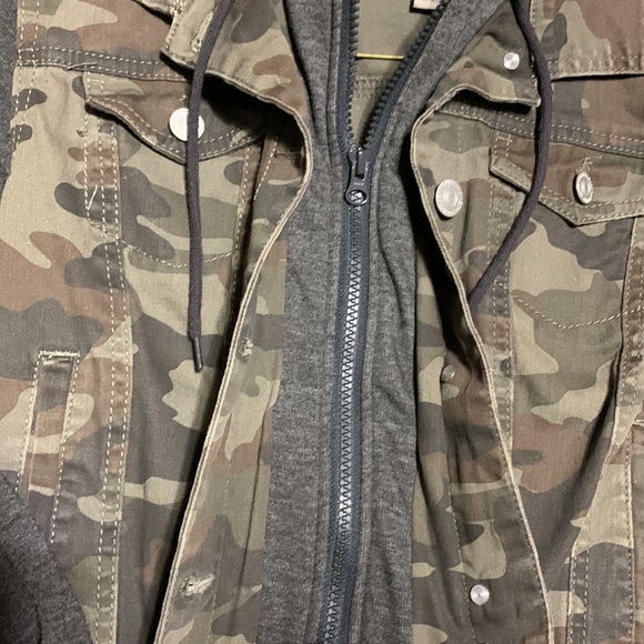 Camouflage hooded Vest Jacket - Picture 3 of 4